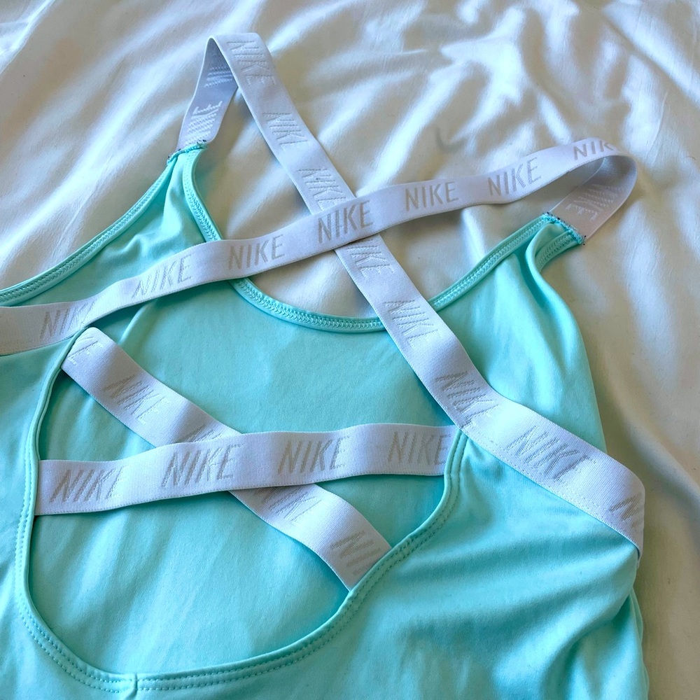 NIKE WORKOUT TANK